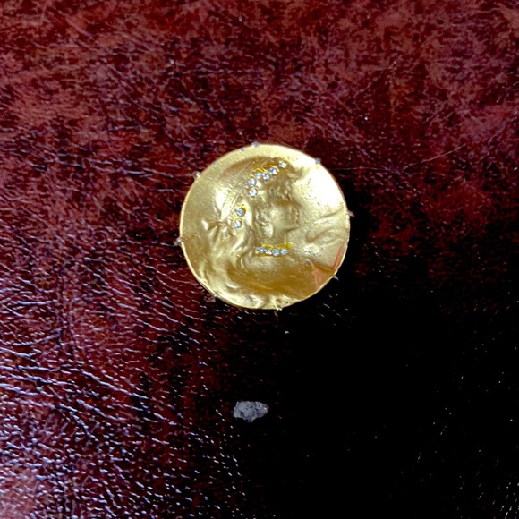 Alya woman - Picture 2 of 6